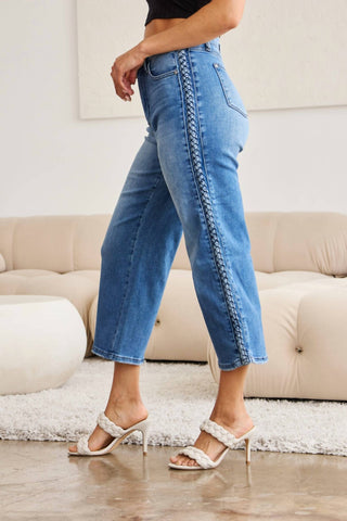 Judy Blue - Calça jeans curta com cintura alta e detalhe trançado, perna larga