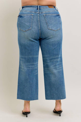 Judy Blue - Saia curta com bainha Magic Destroy rígida de cintura alta e perna larga - Plus