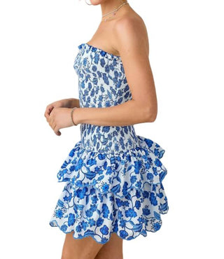 Vestido curto feminino rosa bebê com estampa e bordado