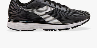 Tênis de corrida Diadora Mythos Blushield Fly Hip 3 masculino, preto/branco