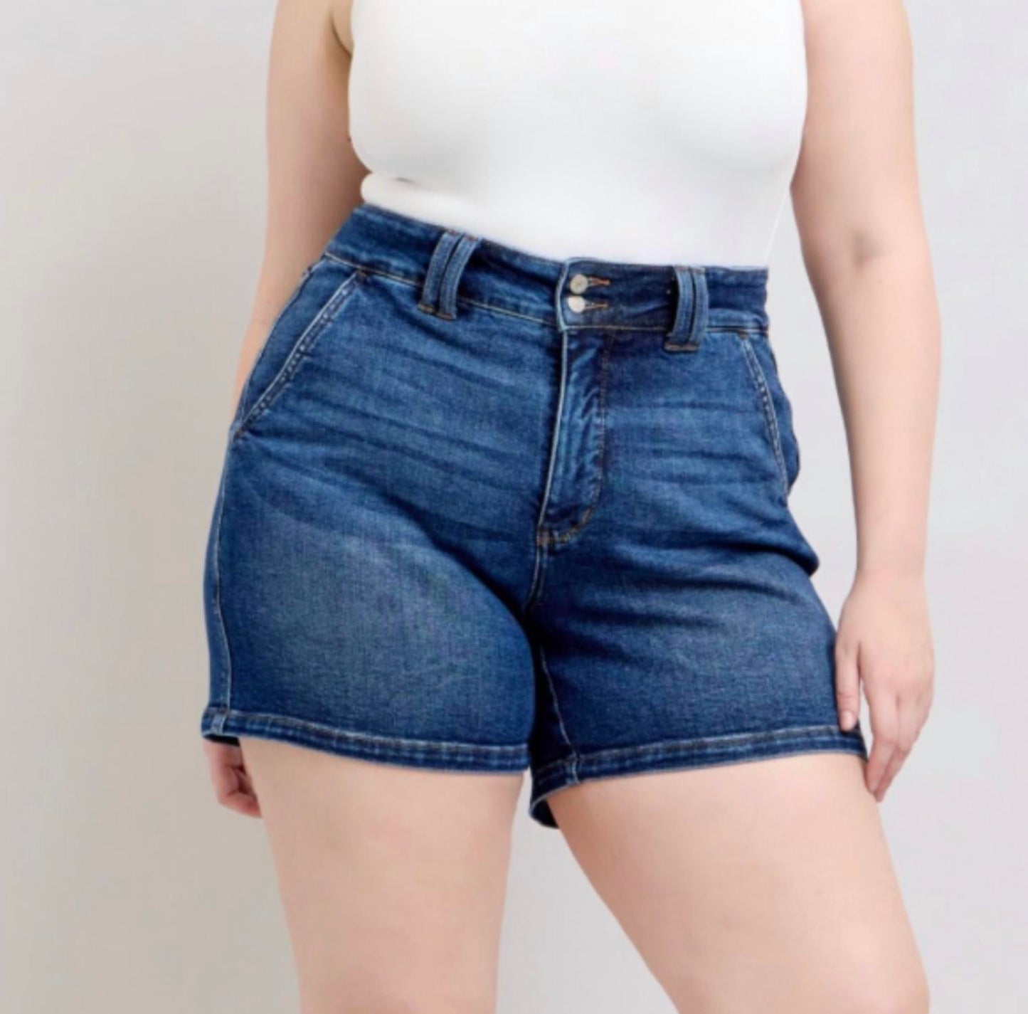 Judy Blue - Shorts com cós duplo e botões