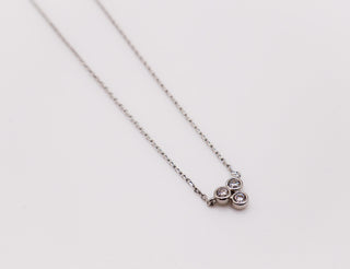 Colar Trinity com Diamantes Sintéticos Brilhantes | Elegância Redefinida