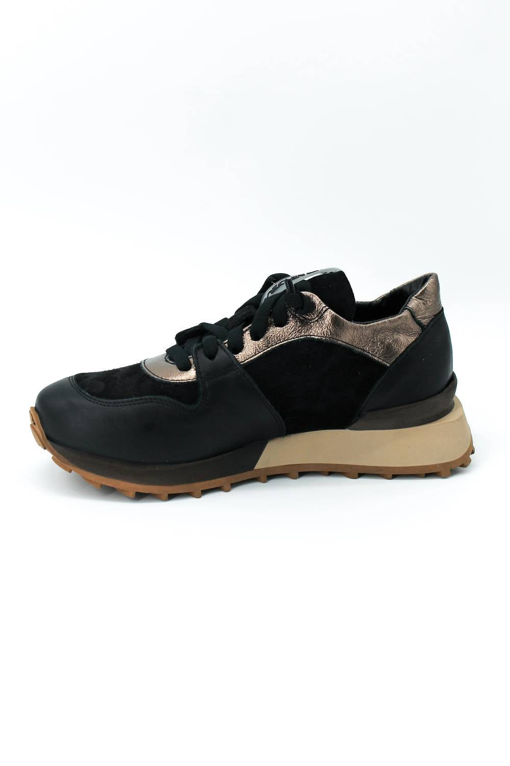 Andia Fora - Women's Ruffle Sneaker