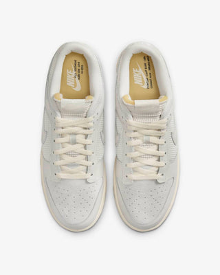 Nike - Men's Dunk Low Waffle Sneaker