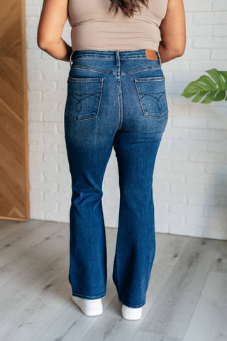 Judy Blue - Calça Jeans Bootcut com Controle de Barriga de Cintura Alta