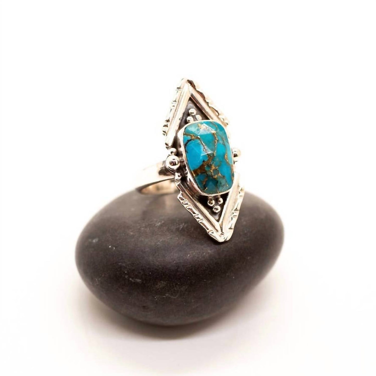 Baizaar - Women's Decorated Point Ring