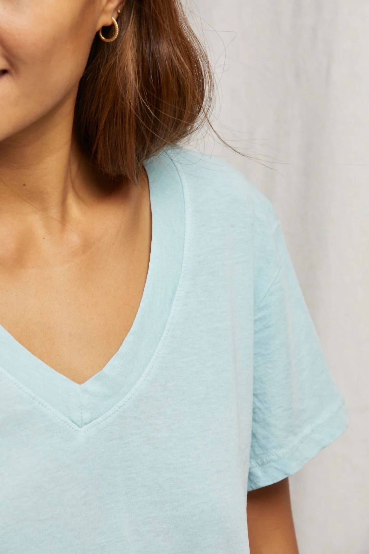 Perfectwhitetee - Hendrix V-neck Tee