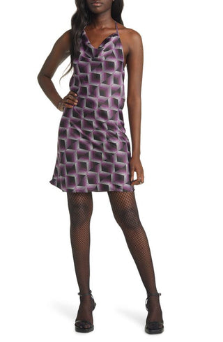 Vestido de cetim roxo com gola alta e inclusivo de gênero, pequeno