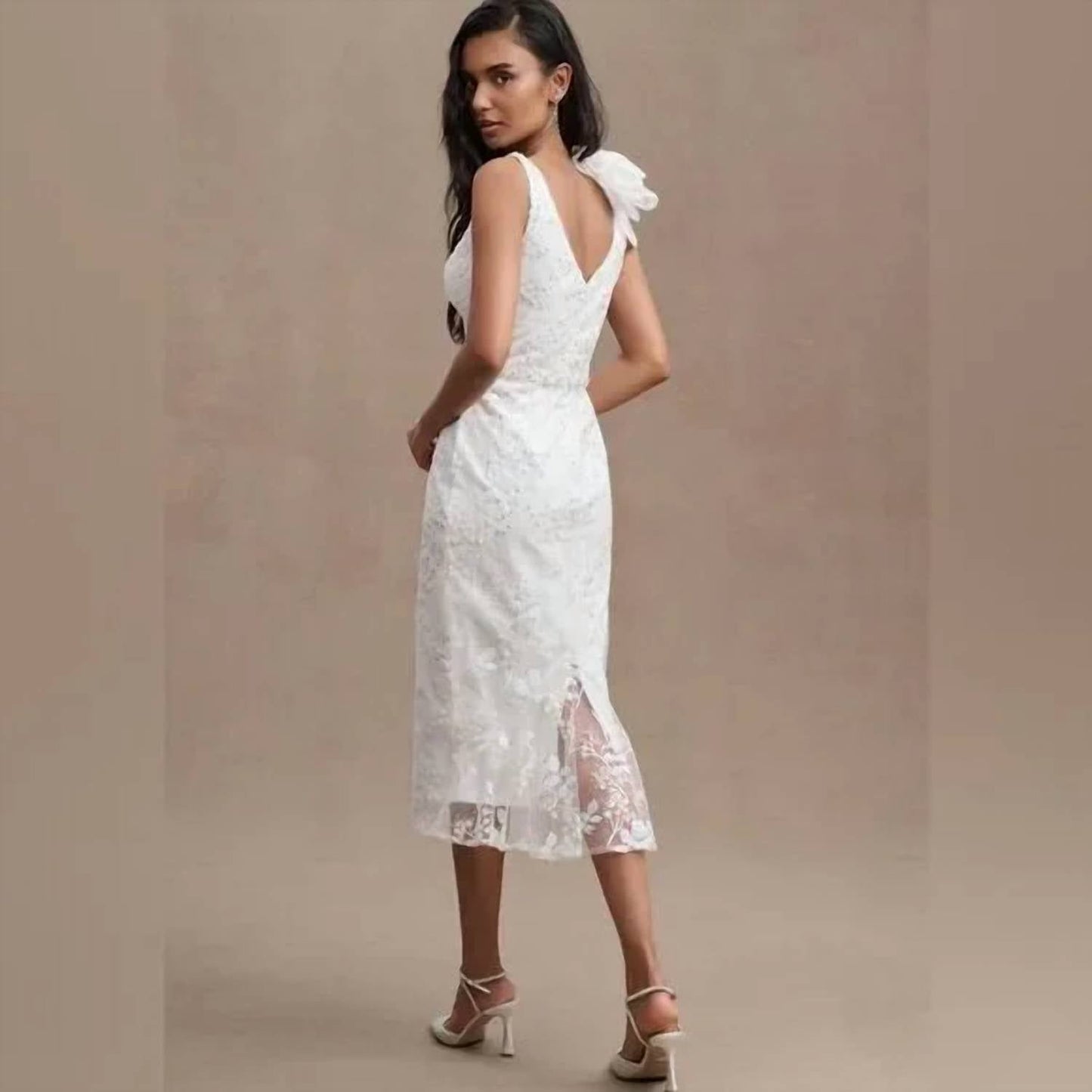 Mac Duggal - Vestido longo com contas florais e comprimento chá