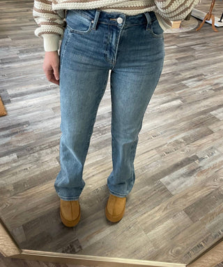 Risen - Calça Jeans Reta com Cós Médio e Laterais