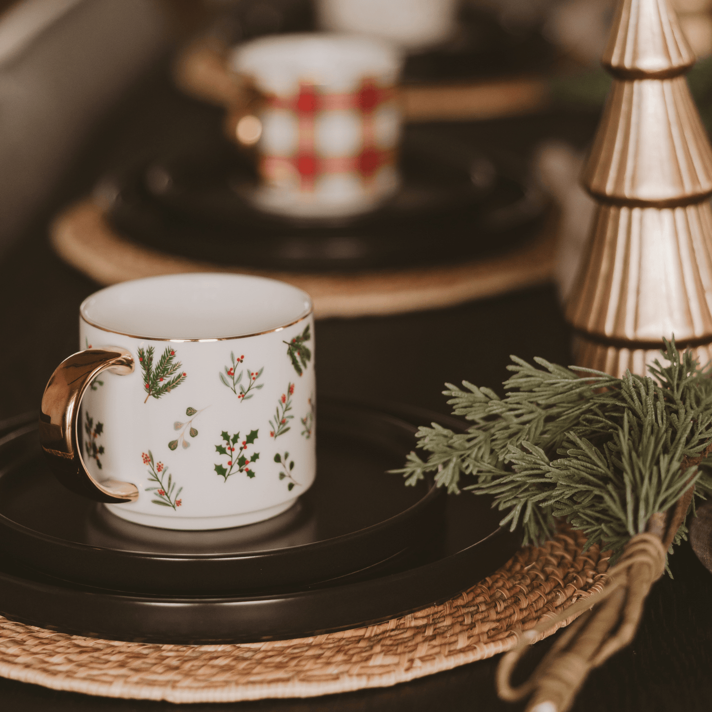 Holiday Greenery 14 oz Gold Handle Coffee Mug
