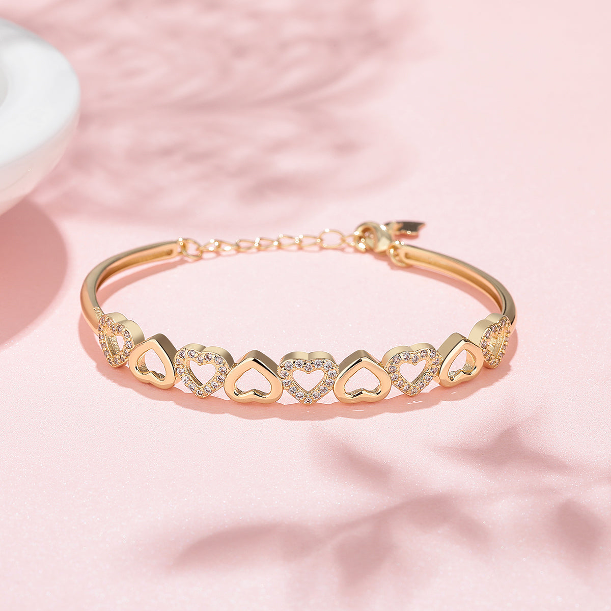 Pulseira ajustável em formato de corações de ouro 14K com cristais Swarovski