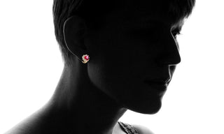 Coração de rubi com fecho traseiro ômega