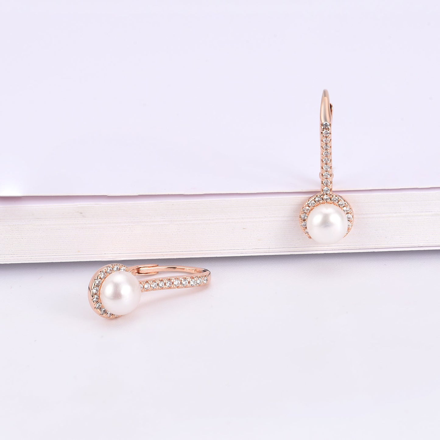 Brincos de pérola cultivada Halo com alavanca em ouro branco 18K
