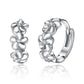 Brincos de argola Huggie com flor de cristal genuíno