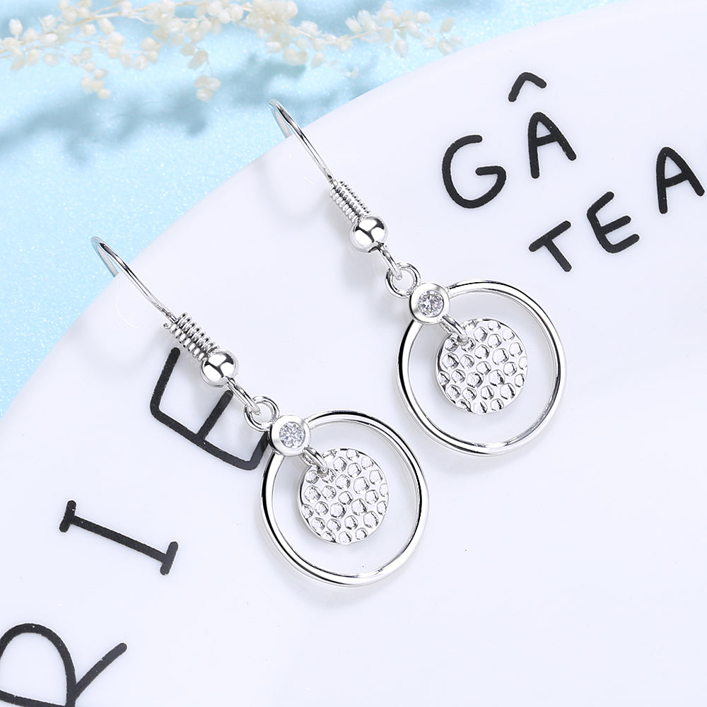 Brinco de gota flutuante martelado e topázio branco em prata esterlina