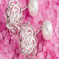 Brincos pendentes de pérolas cultivadas e rosas de prata esterlina com Swarovski