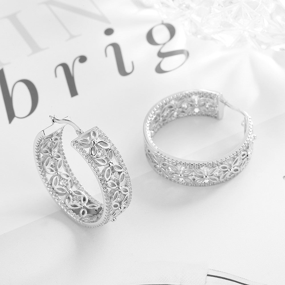 Brinco de argola em filigrana de ouro 14K com cristais Swarovski