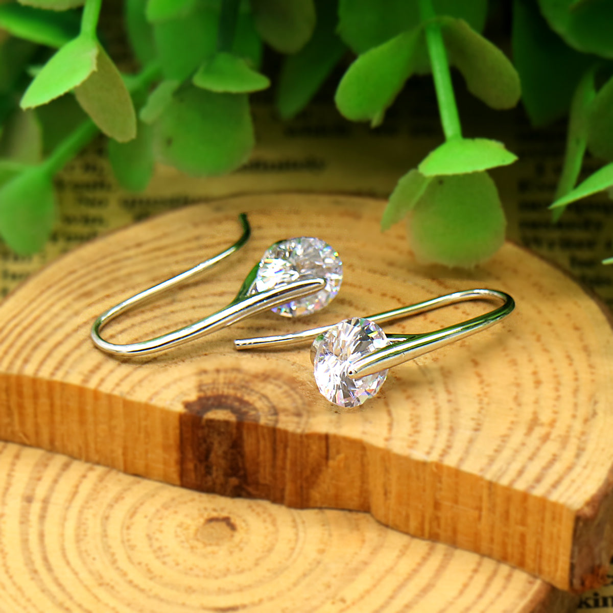 Brincos de prata esterlina com cristais flutuantes