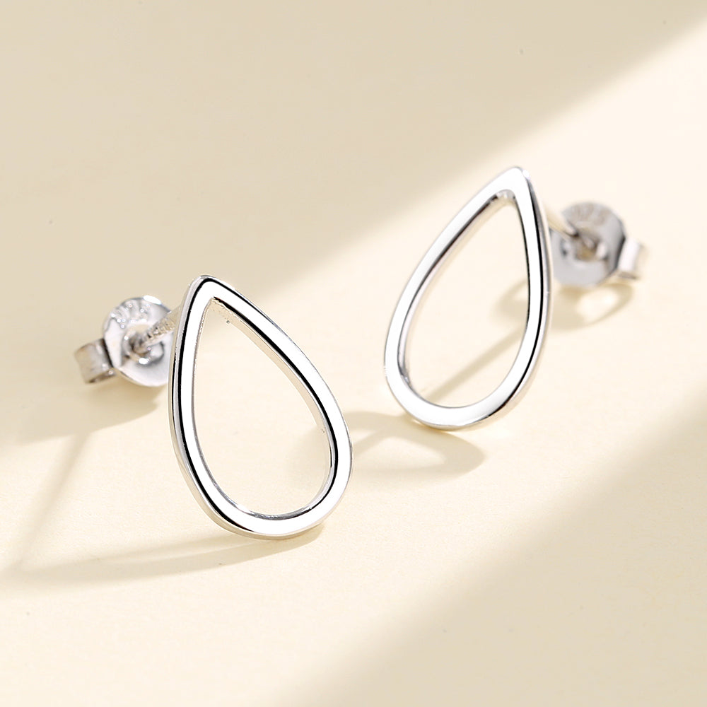 Brinco de prata esterlina com recorte em forma de lágrima