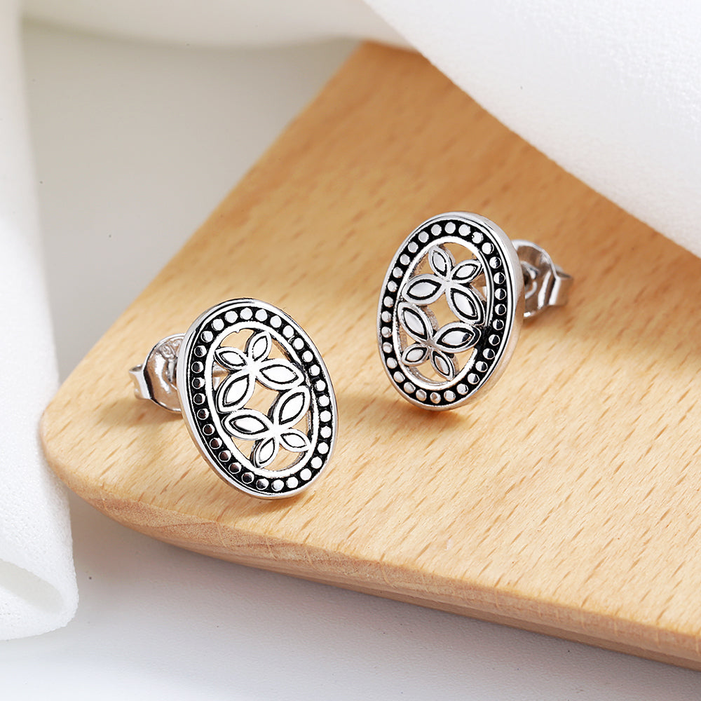 Borboleta oval artesanal de prata esterlina