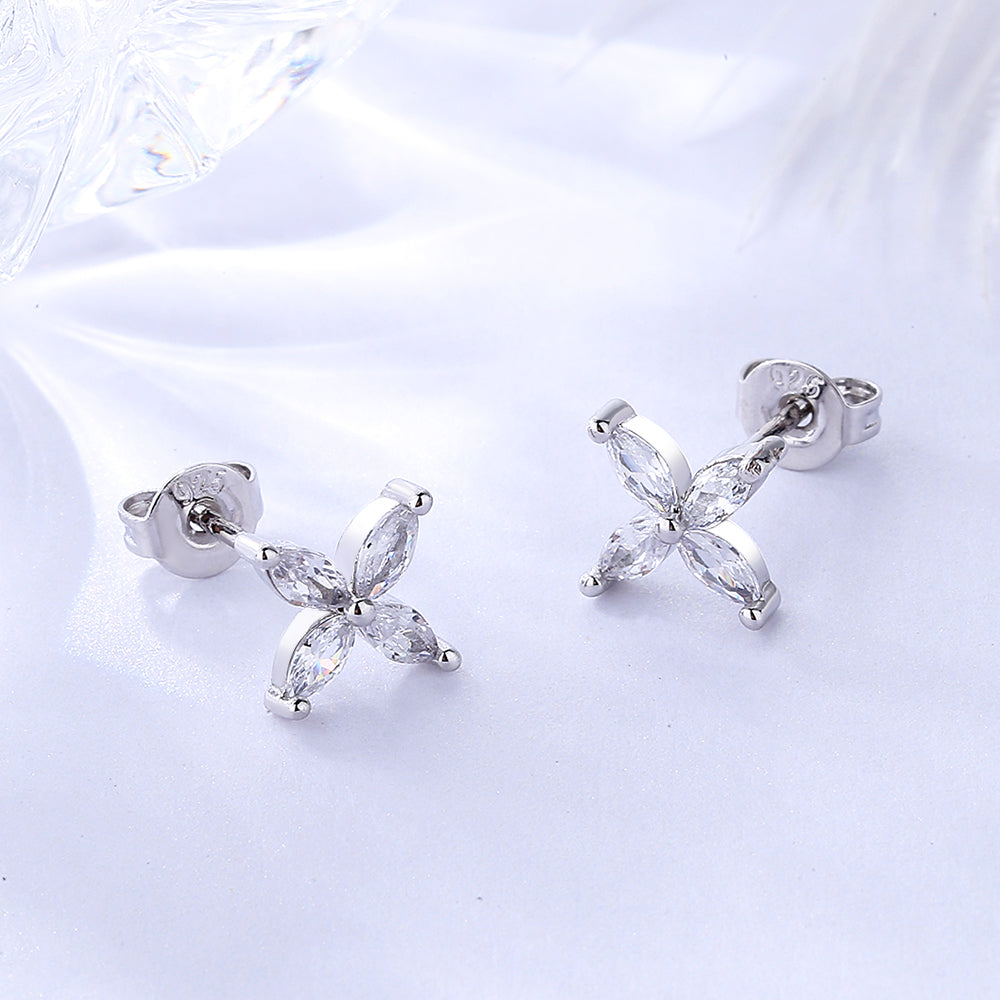 Brinco de flor banhado a ouro branco 18K com cristais genuínos