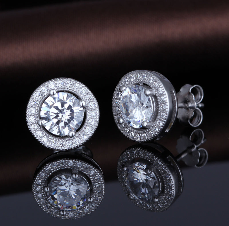 Brincos de halo redondos Amy e Annette em ouro 14K ou prata esterlina com cristais