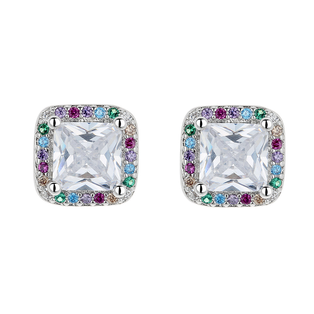 Brincos de pino com halo de diamante simulado em ouro 14K sobre prata esterlina