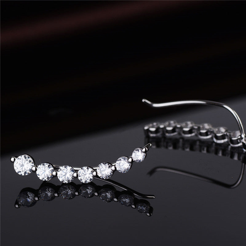 Brinco de cristal de prata esterlina em forma de alpinista