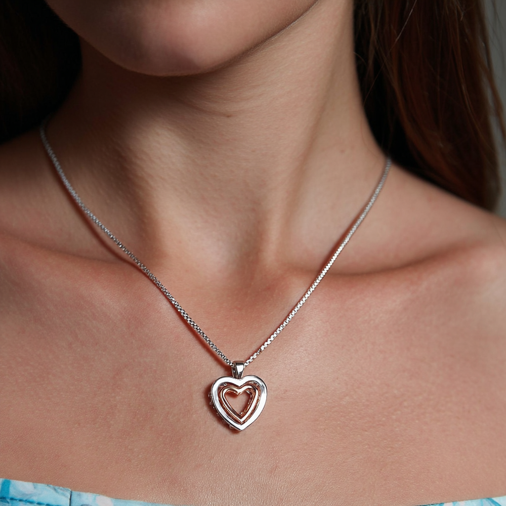 Colar de cristal em dois tons com coração em ouro branco e rosa 18K com a inscrição "Te amo"