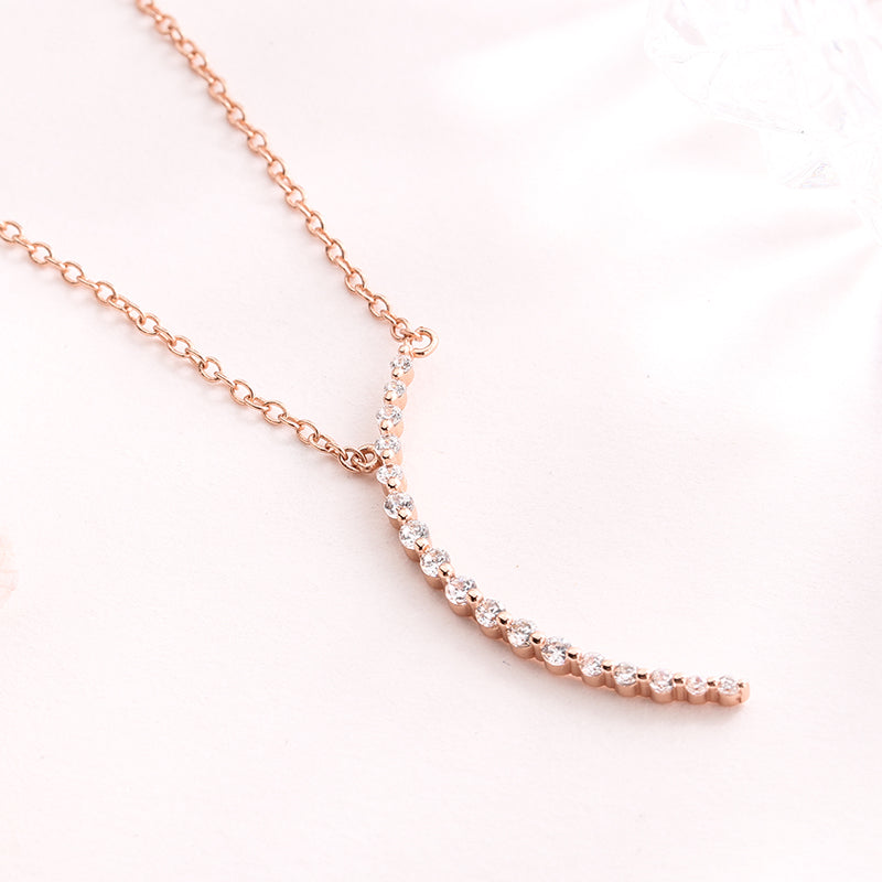 Colares com pingente crescente em ouro 14K e prata esterlina banhados a ouro