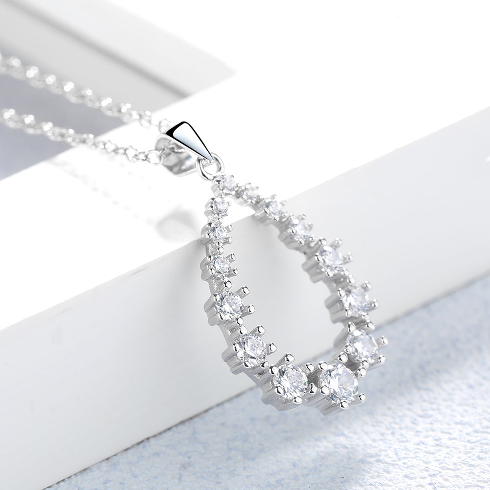 Colar com pingente aberto em formato de gota d'água em prata esterlina