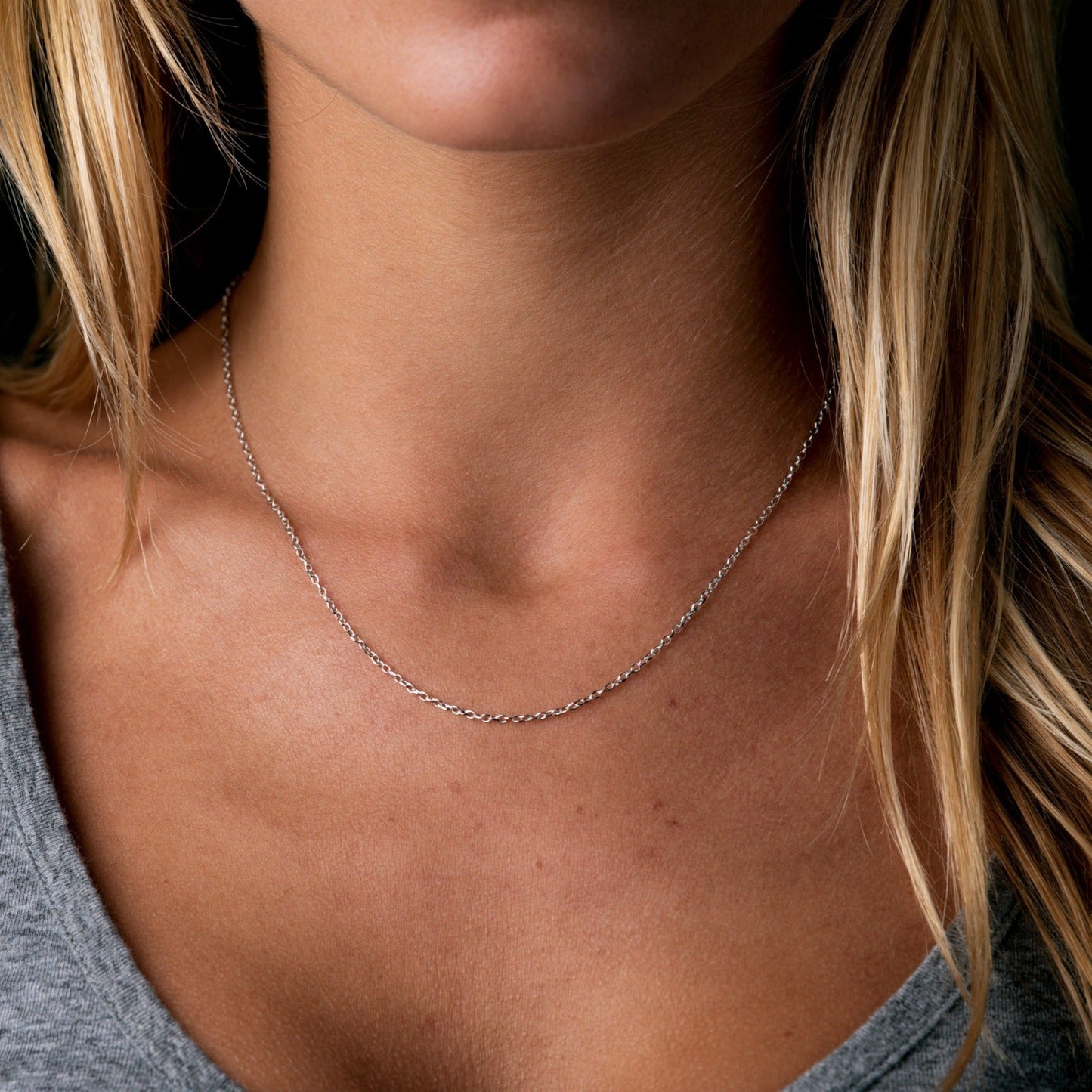 Colar de corrente ondulada em ouro branco 14K