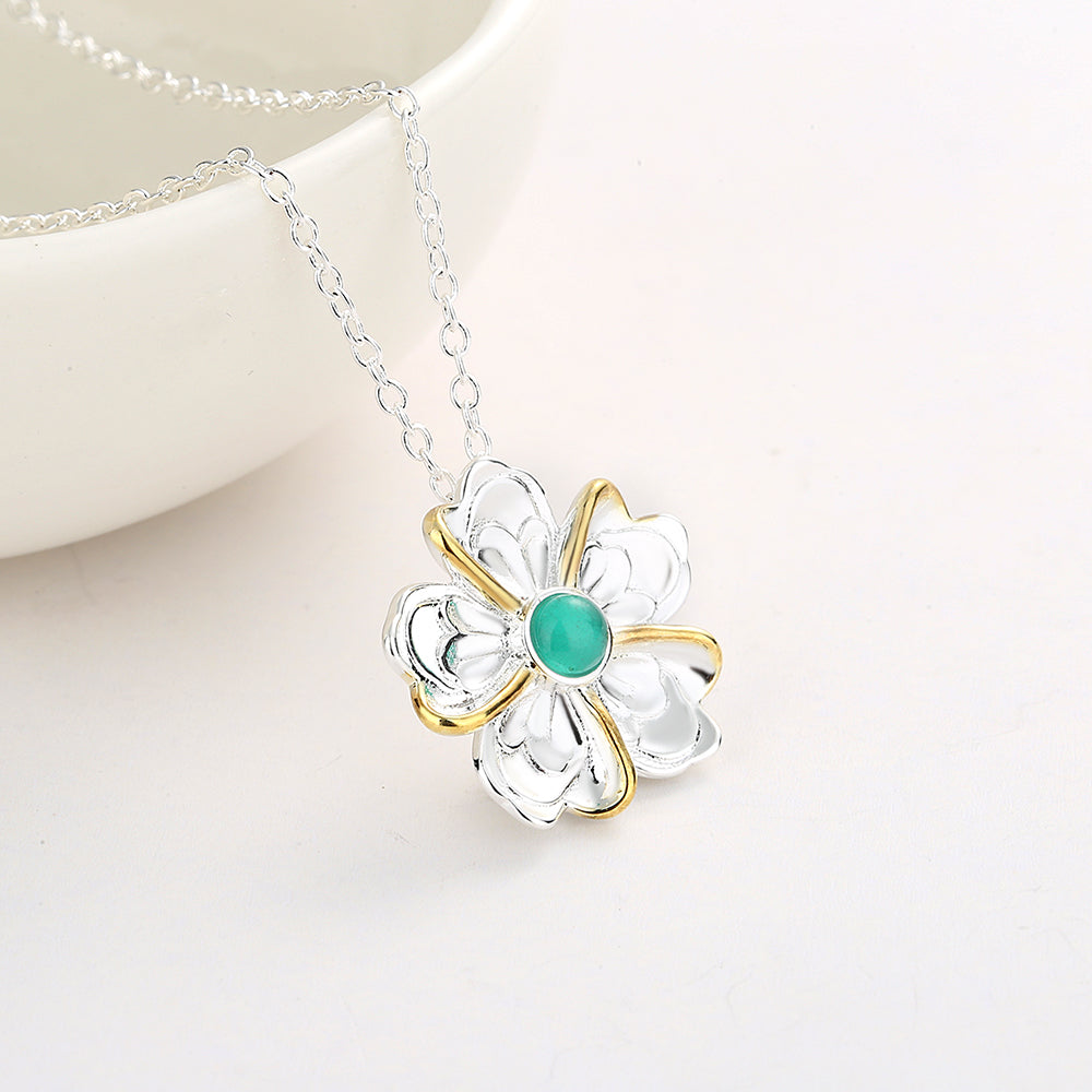Colar com pingente de flor de peônia e jade em ouro 14K e prata esterlina