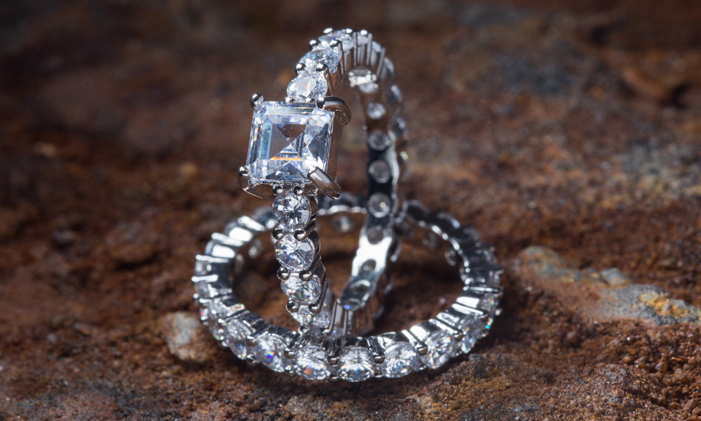 Conjunto de anel de noivado de cristal e aliança da eternidade