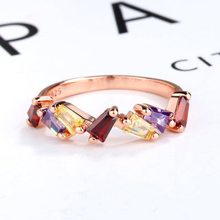 Anel de prata esterlina com baguete inclinada e cristais Swarovski