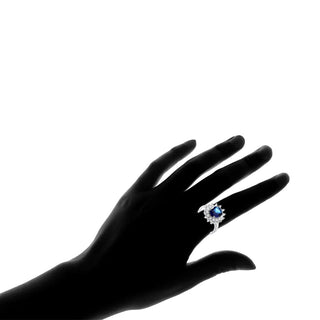 Anel de coquetel Halo Blue Sapphire em prata esterlina e ouro branco