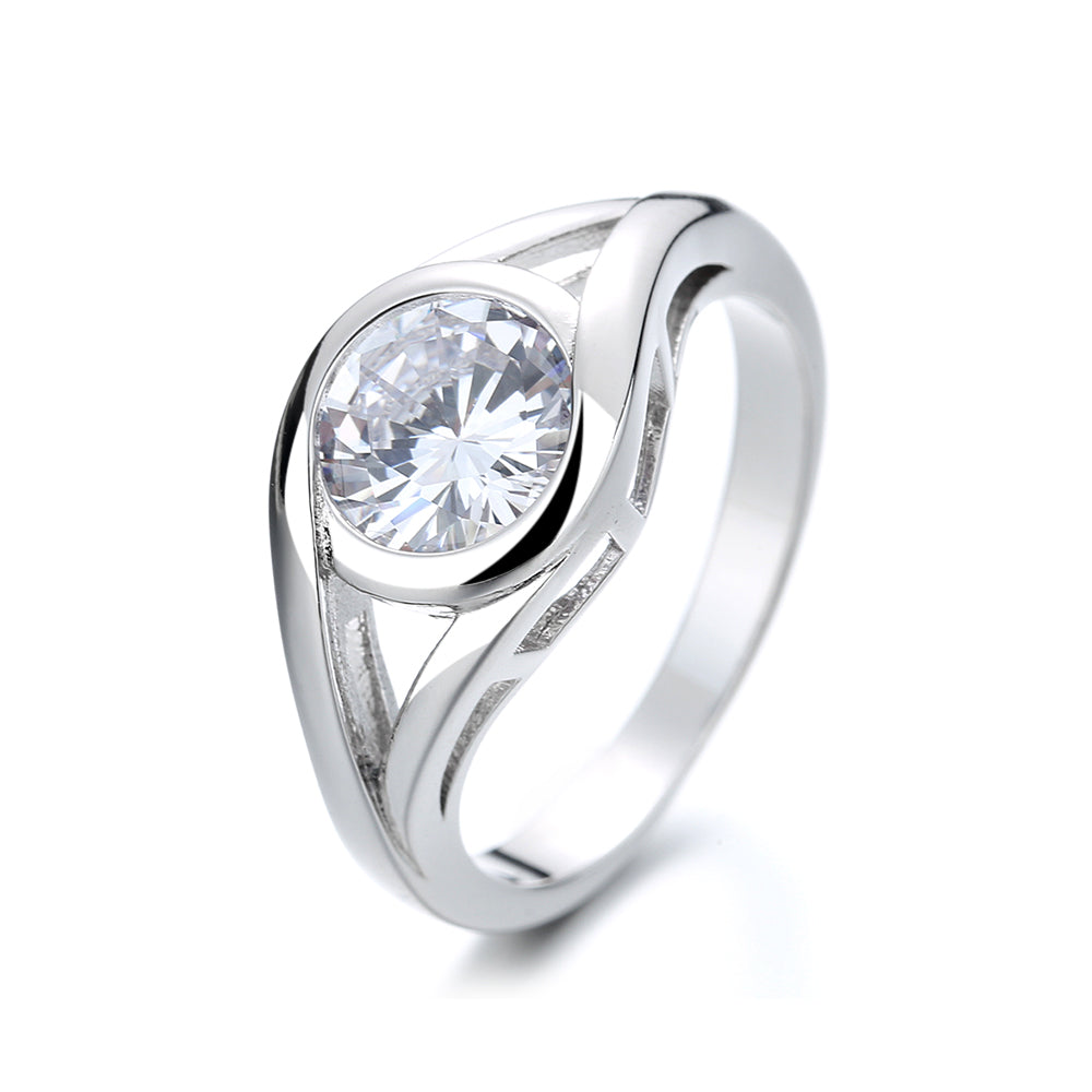 Anel de noivado com moldura de prata esterlina e cristais da Swarovski