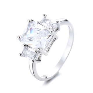 Anel de noivado em prata esterlina com lapidação esmeralda e cristais Swarovski