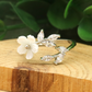 Anel Bypass Floral em Ouro Rosa 14K com Cristais Swarovski