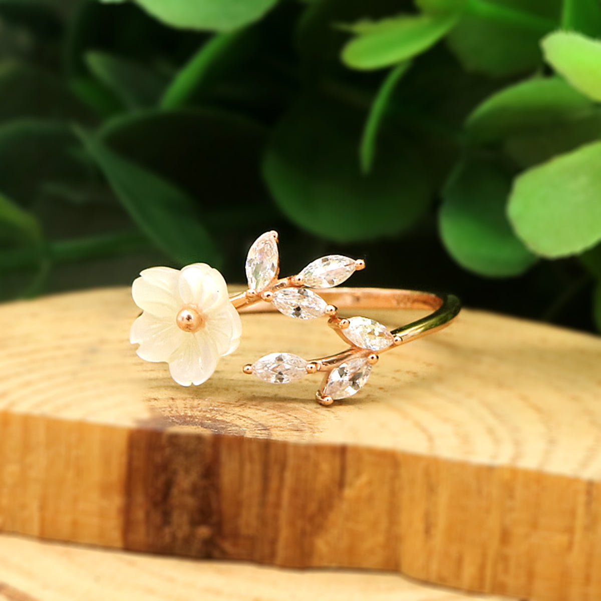 Anel Bypass Floral em Ouro Rosa 14K com Cristais Swarovski