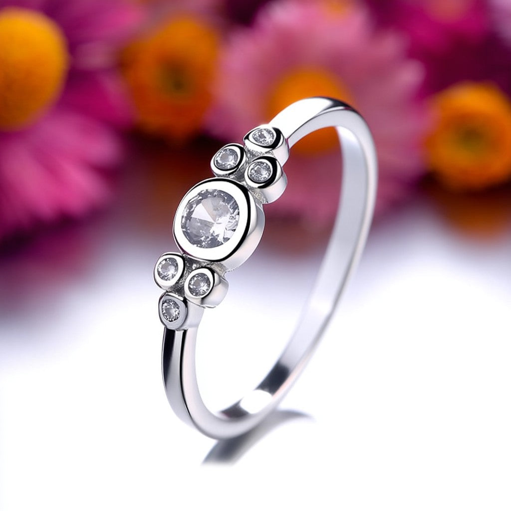 Anel redondo de prata esterlina com cristais da Swarovski