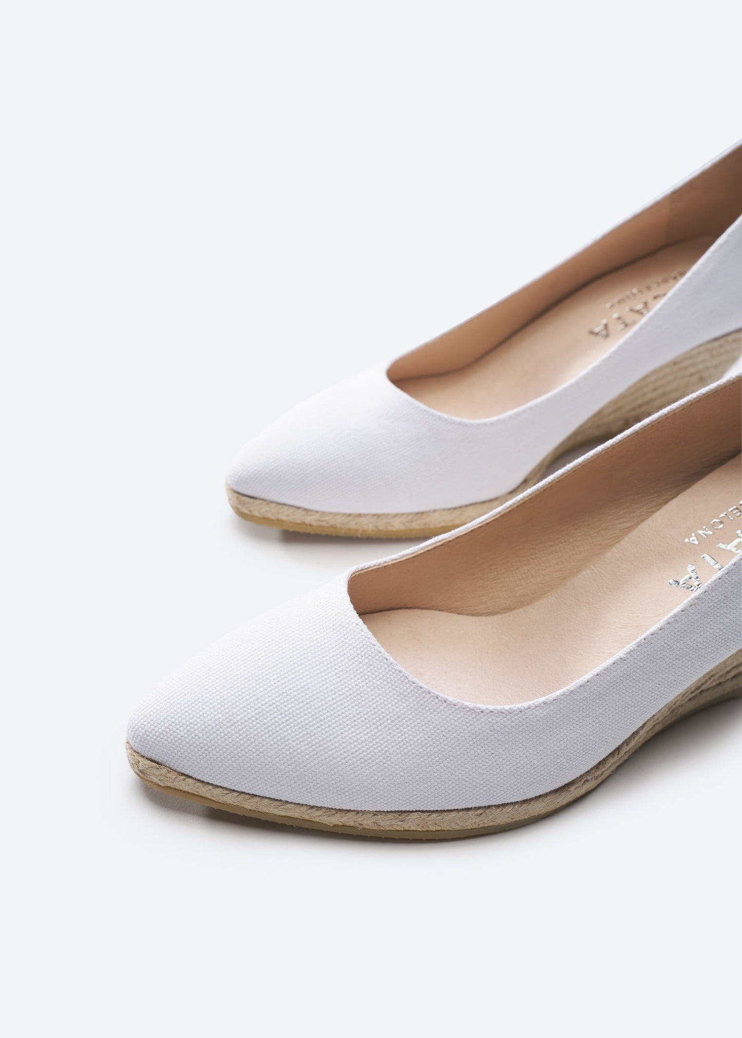 Espadrilles plataforma com corte em U em lona com rosas