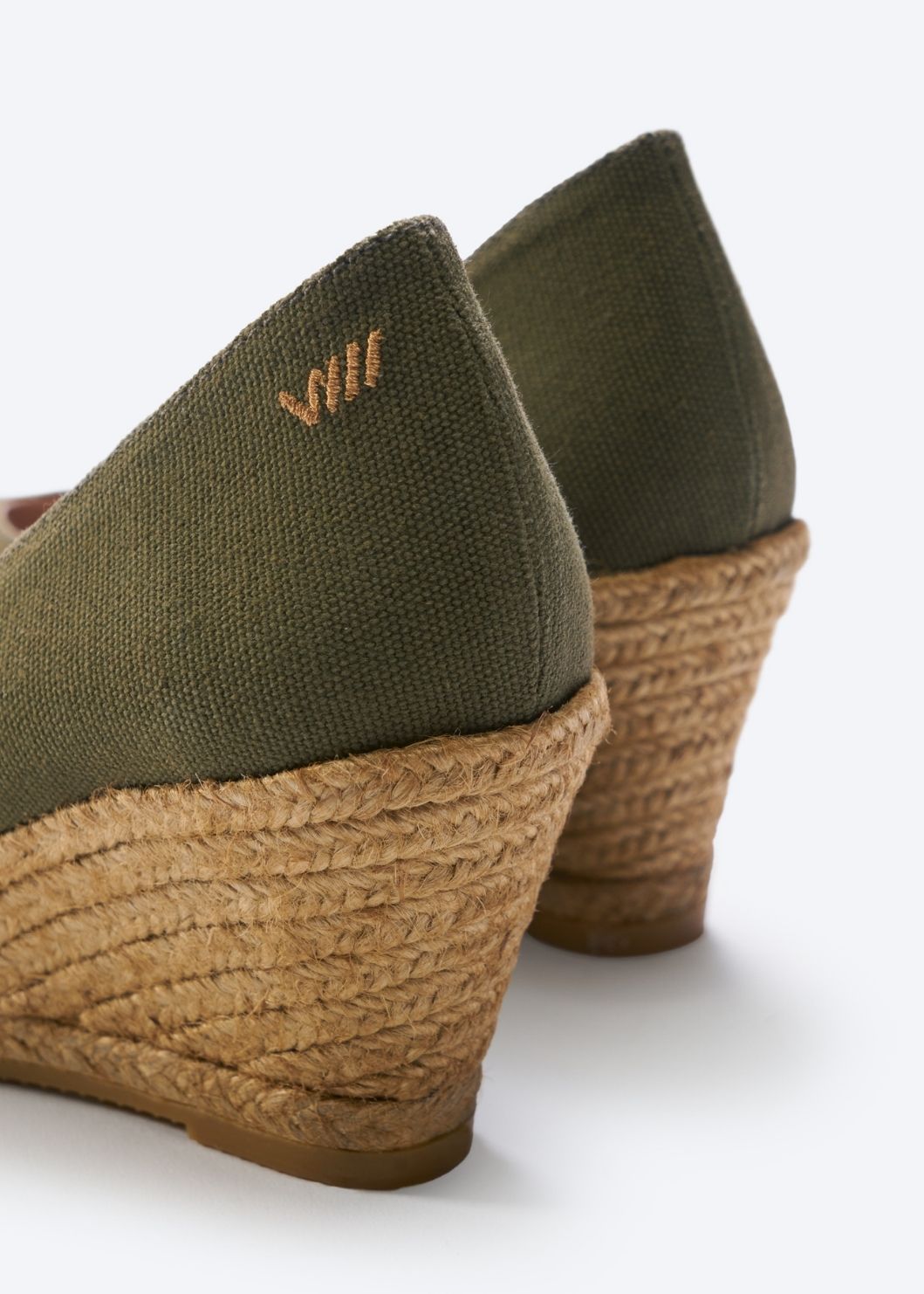 Espadrille Wedges com corte em V em lona com rosas