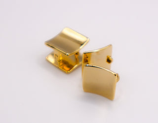 Brincos Golden Chic Dots – Tachas Douradas Minimalistas
