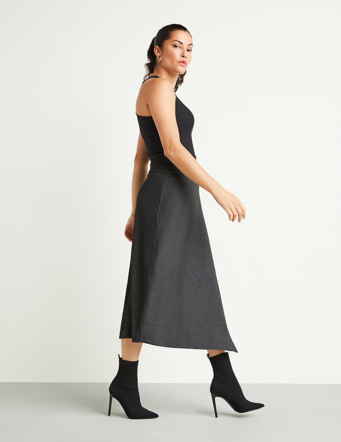 Saia envolvente com cintura marcada