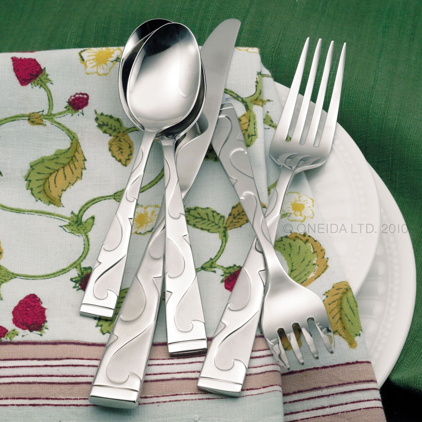 Oneida Tuscany 45 Piece Everyday Flatware Set Service for 8