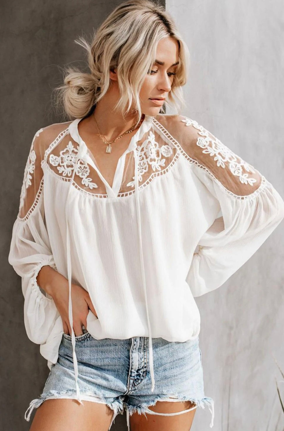 Blusa feminina Frankie &amp; Pop Peasant Invitation com renda em chiffon e manga longa balão, tamanho médio, branca