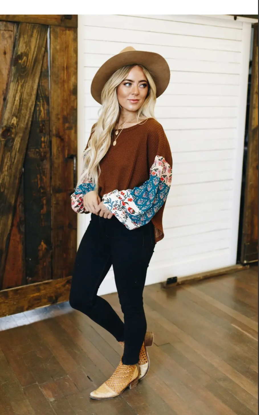 Blusa térmica leve de manga comprida com estampa floral Frankie &amp; Pop para mulheres, tamanho médio, azul