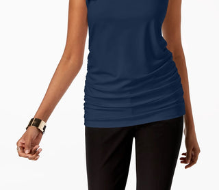 Blusa regata feminina Alfani com decote redondo e franzido, azul escuro, tamanho médio